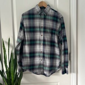 Old Navy Men’s everyday shirt slim fit with built in flex Size Small